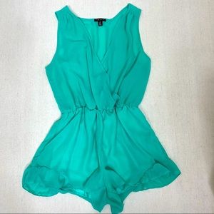 UK2LA Green Romper